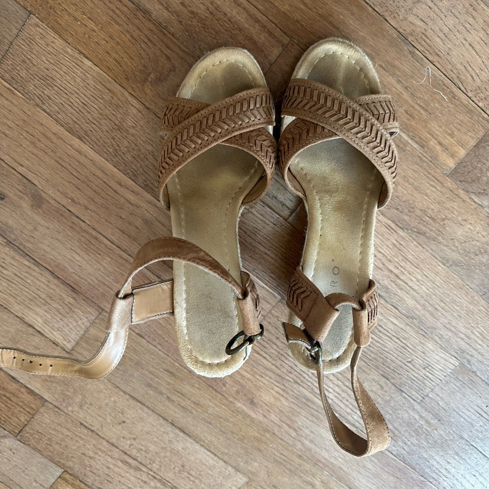 Women’s wedge sandals size 9. Preowned see photos for condition